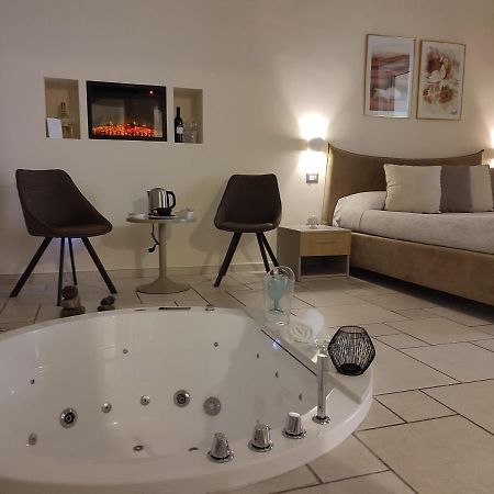 Lux Suite 塔兰托 外观 照片