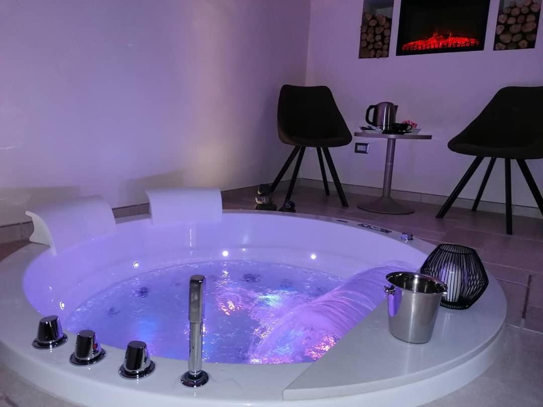 Lux Suite 塔兰托 外观 照片