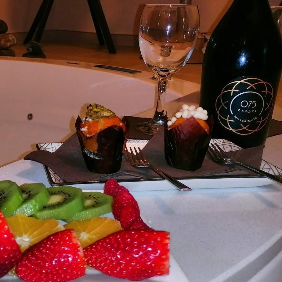 Lux Suite 塔兰托 外观 照片