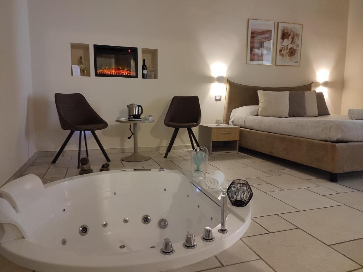 Lux Suite 塔兰托 外观 照片