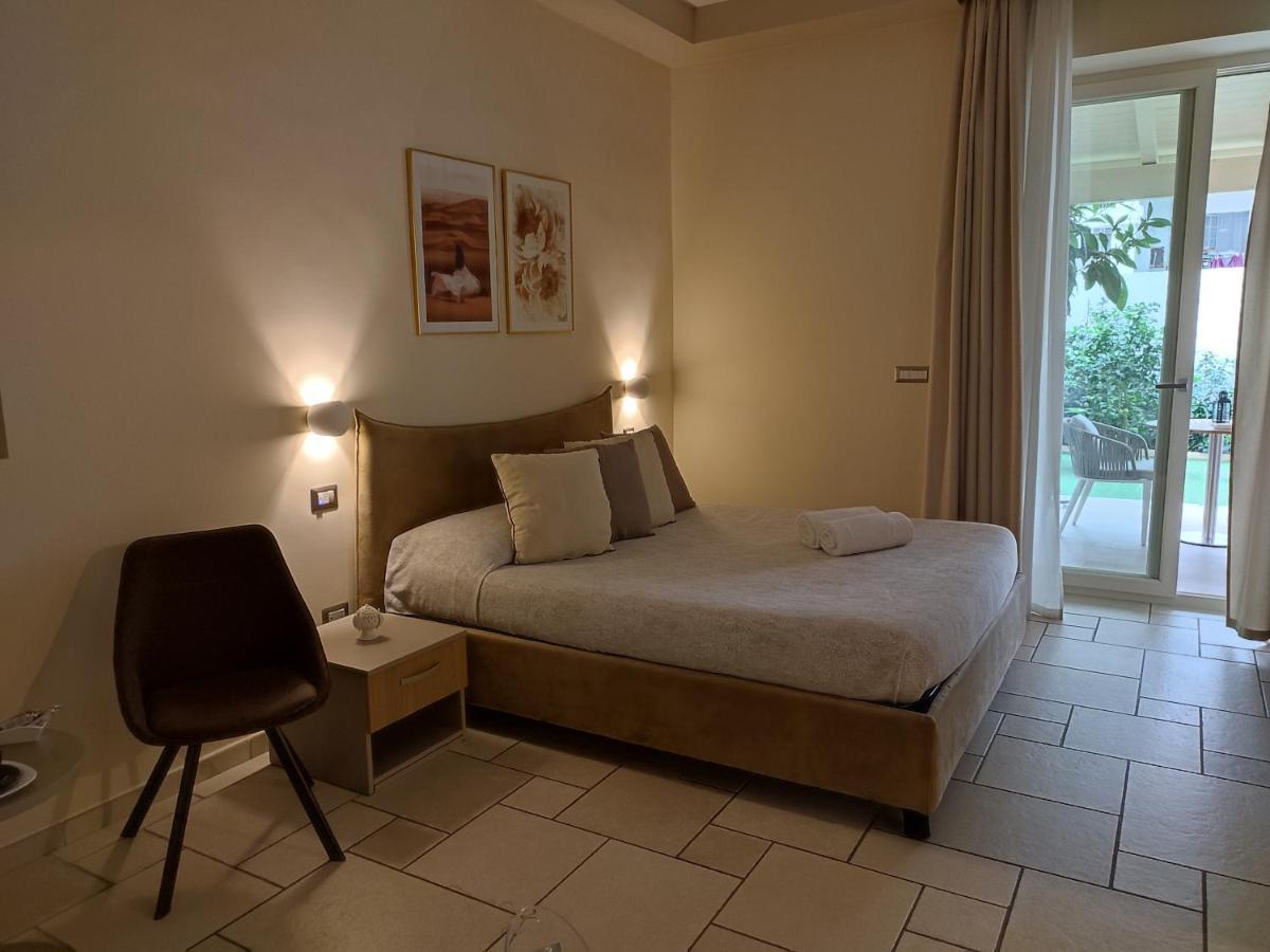 Lux Suite 塔兰托 外观 照片